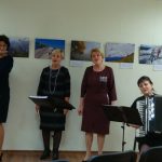 Romansus dainavo Tirkšlių kultūros centro moterų vokalinis ansamblis „Melodija“ (vadovė Virginija Letukienė)