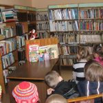 2012 m. organizuota popietė „Tyliai šnara knygos lapai“. Vaikai klausosi bibliotekininkės S. Brasienės sekamos A. Preisen pasakos „Apie ožiuką, kuris mokėjo skaičiuoti iki dešimties“