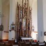 Įspūdingi ąžuoliniai bažnyčios altoriai