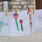 Vaikai ne tik atsinešė piešinius, bet ir parašė sakmes apie gėles