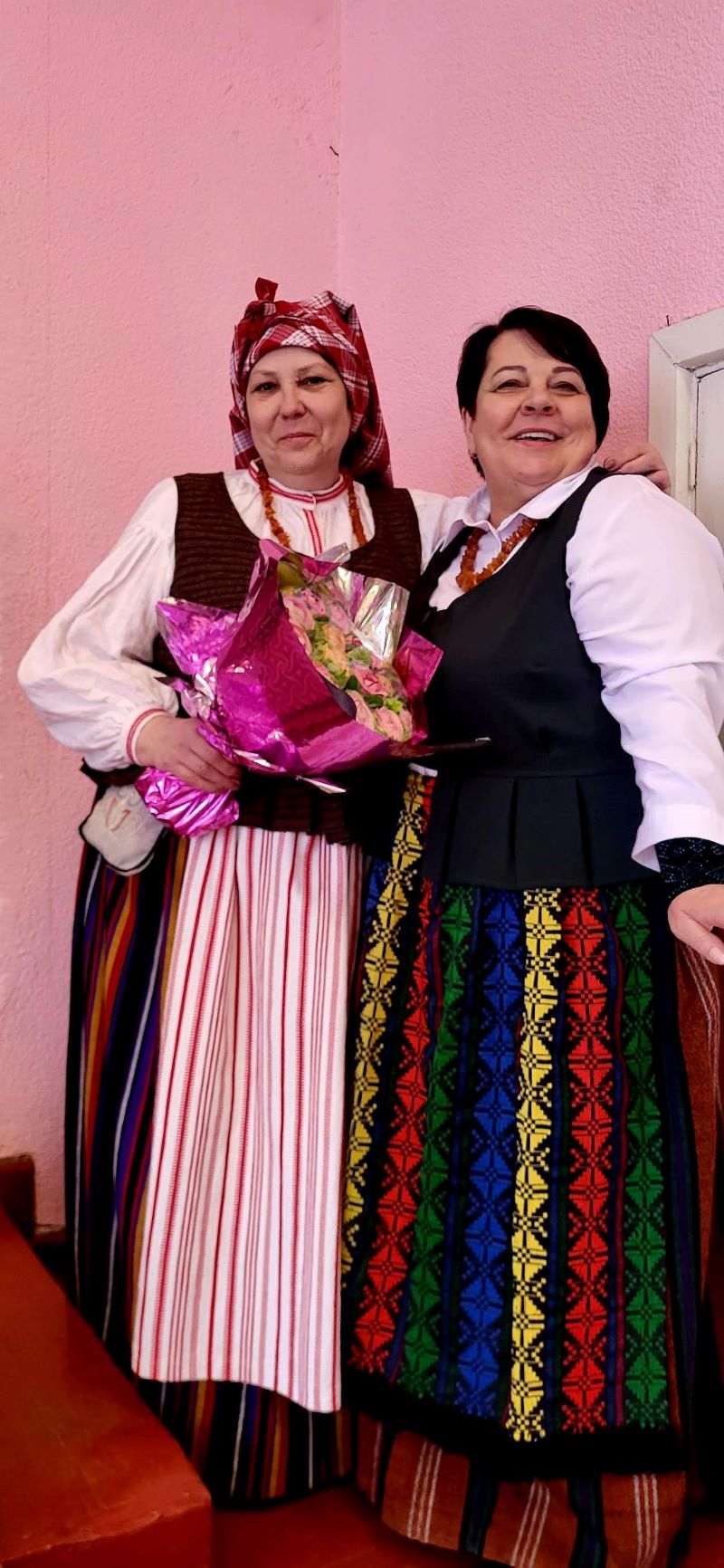 Pačios linksmiausios Kazimiera (B. Vaizgėlienė) ir Kazytė (I. Michalenkovienė)