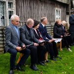 „Skrajojamojo teatro“ aktoriai pakvietė mintimis pakeliauti po Alfonso Bukonto išvaikščiotą kaimą – Dapšius.
