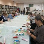Antrojo susitikimo metu buvo dekoruojami sukurti darbeliai